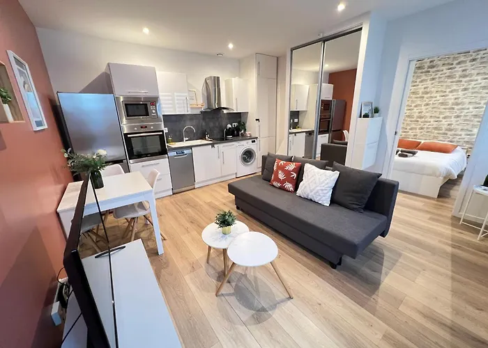 Le Remois - T2 - Renove - Parking - Cour Privative - Wifi アパート ランス