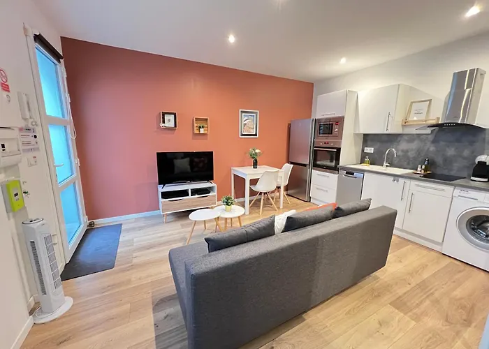 Le Remois - T2 - Renove - Parking - Cour Privative - Wifi アパート ランス