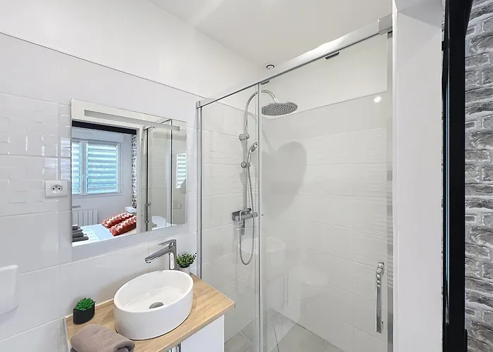 Le Remois - T2 - Renove - Parking - Cour Privative - Wifi Apartment *