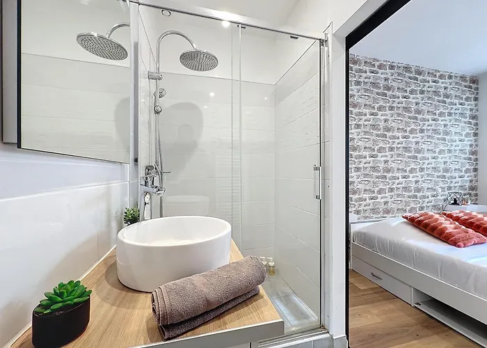 Le Remois - T2 - Renove - Parking - Cour Privative - Wifi アパート *